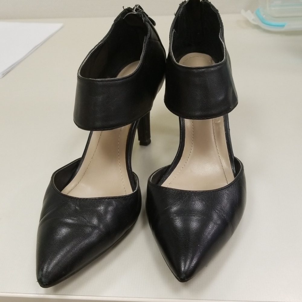 Ellen Tracy Zipper Black Pumps